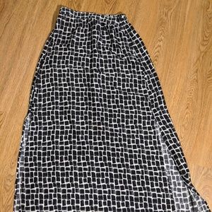 Black and white skirt with slit